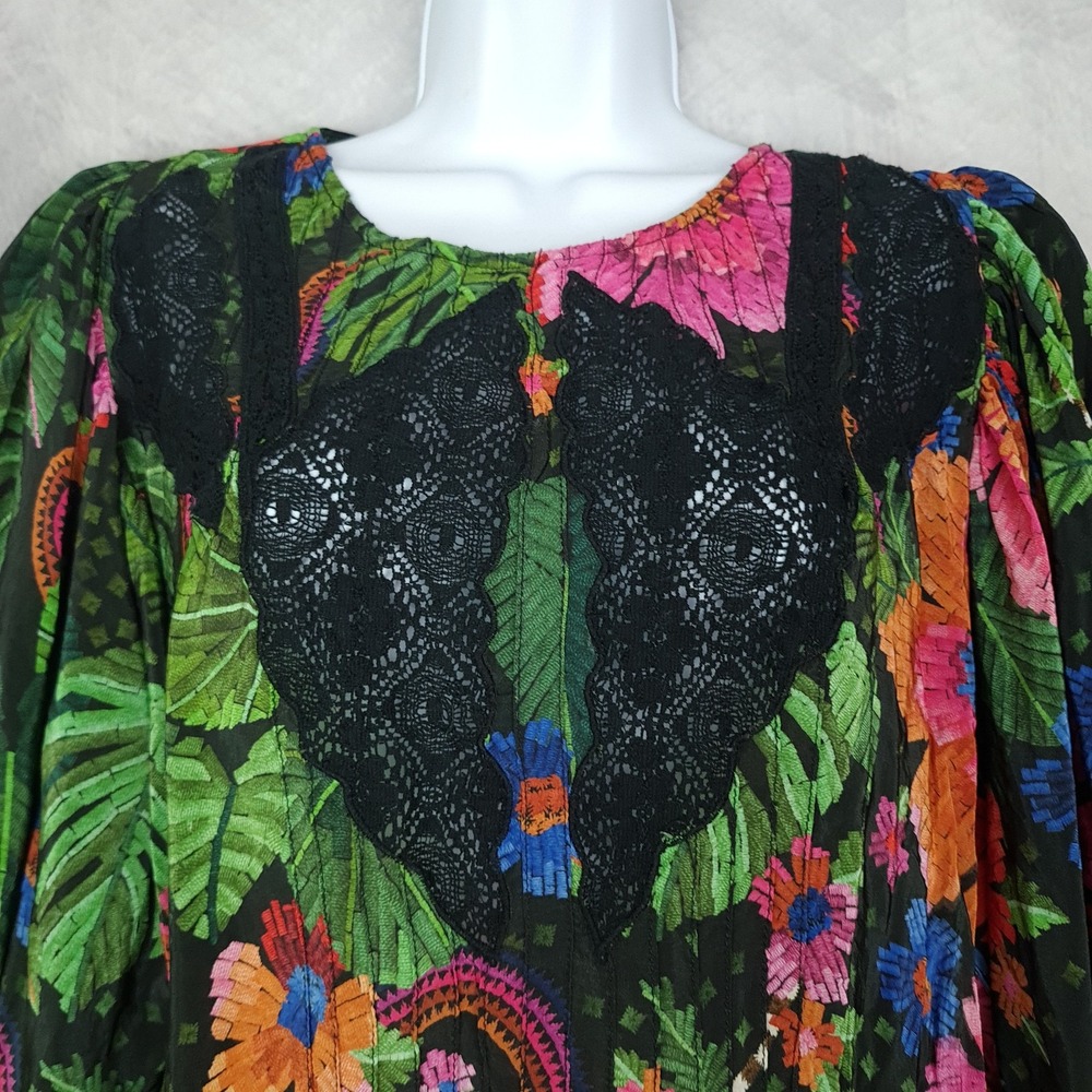 Farm Rio Blouse Womens Medium Black Multicolor Lace Floral Parrot Boho Top - Picture 2 of 16